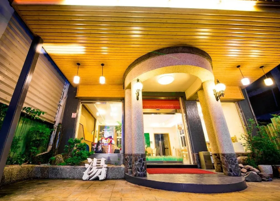青池人文溫泉旅店